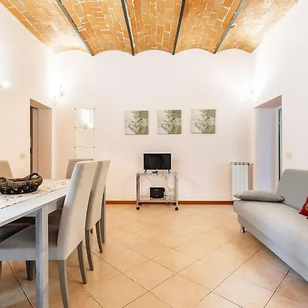 Sant'ambrogio Charming Daire *