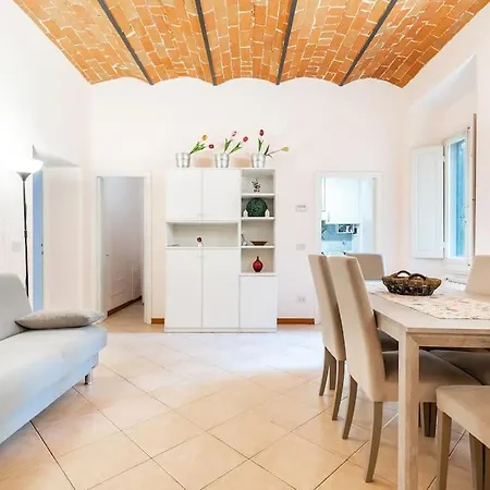 Sant'ambrogio Charming דירה